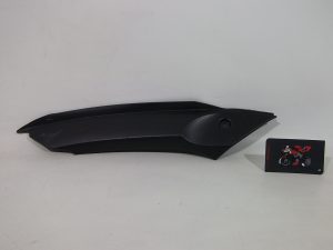 TAPA DERECHA (BANDEJA) TRIUMPH DAYTONA 675 2006/08